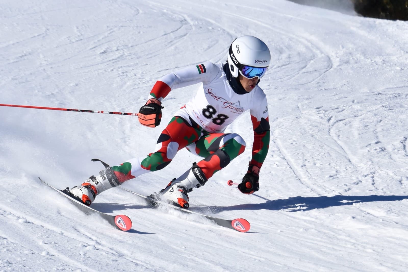 Issa Laborde racing in Kenyan colors